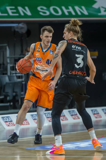 他很可能与 他很可能与