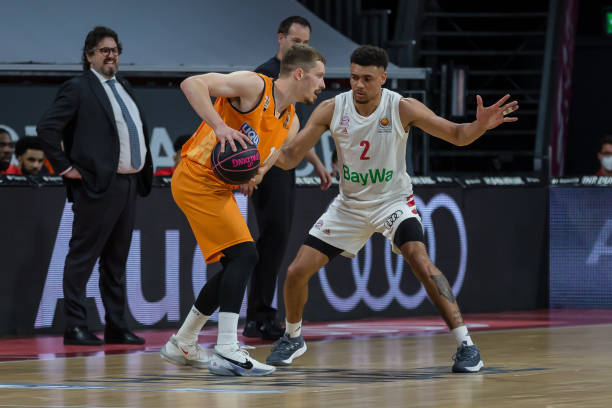 他都表现出 他都表现出