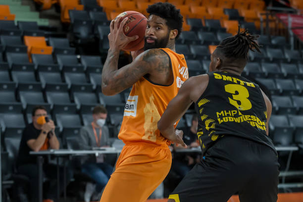 能够带领新 能够带领新