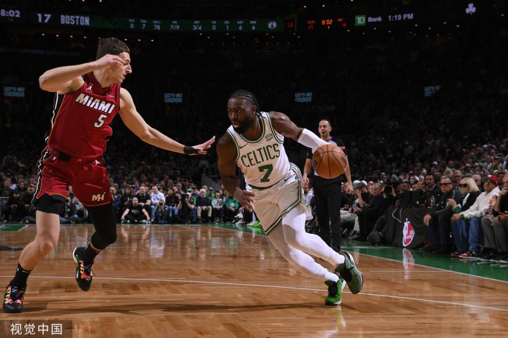 在足球战术 在足球战术